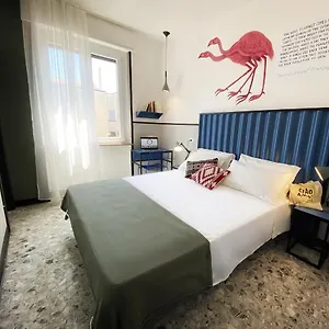 Yellowsquare Albergue