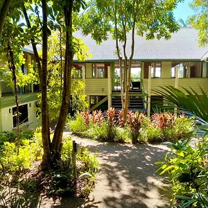 Hostel Jackaroo Treehouse Rainforest Retreat Mission Beach