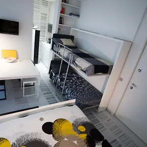 Appartement Stylish Mini In The Heart Of, Milan
